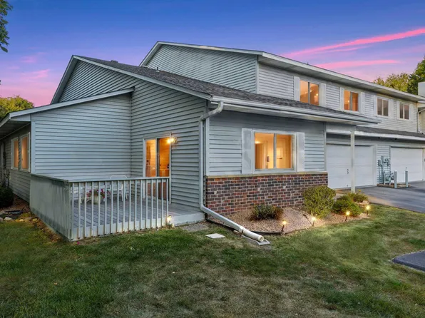 1064 Aston Cir, Burnsville, MN 55337