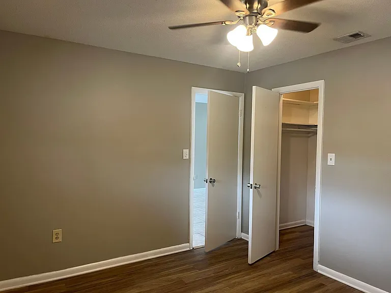 917 S Alder Ave — Photo 9
