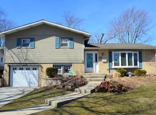 6154 Rob Roy Dr, Oak Forest, IL 60452