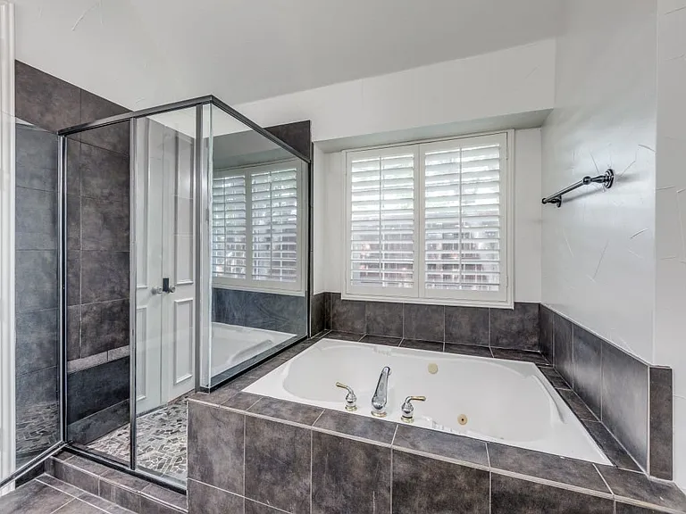 4684 Old Pond Dr — Photo 13