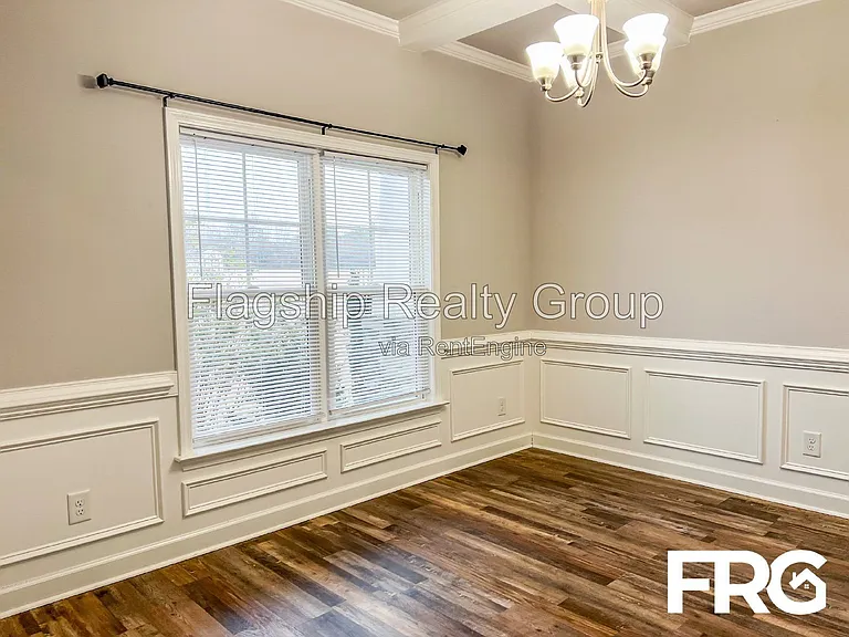 491 Fallingbrook Dr — Photo 5