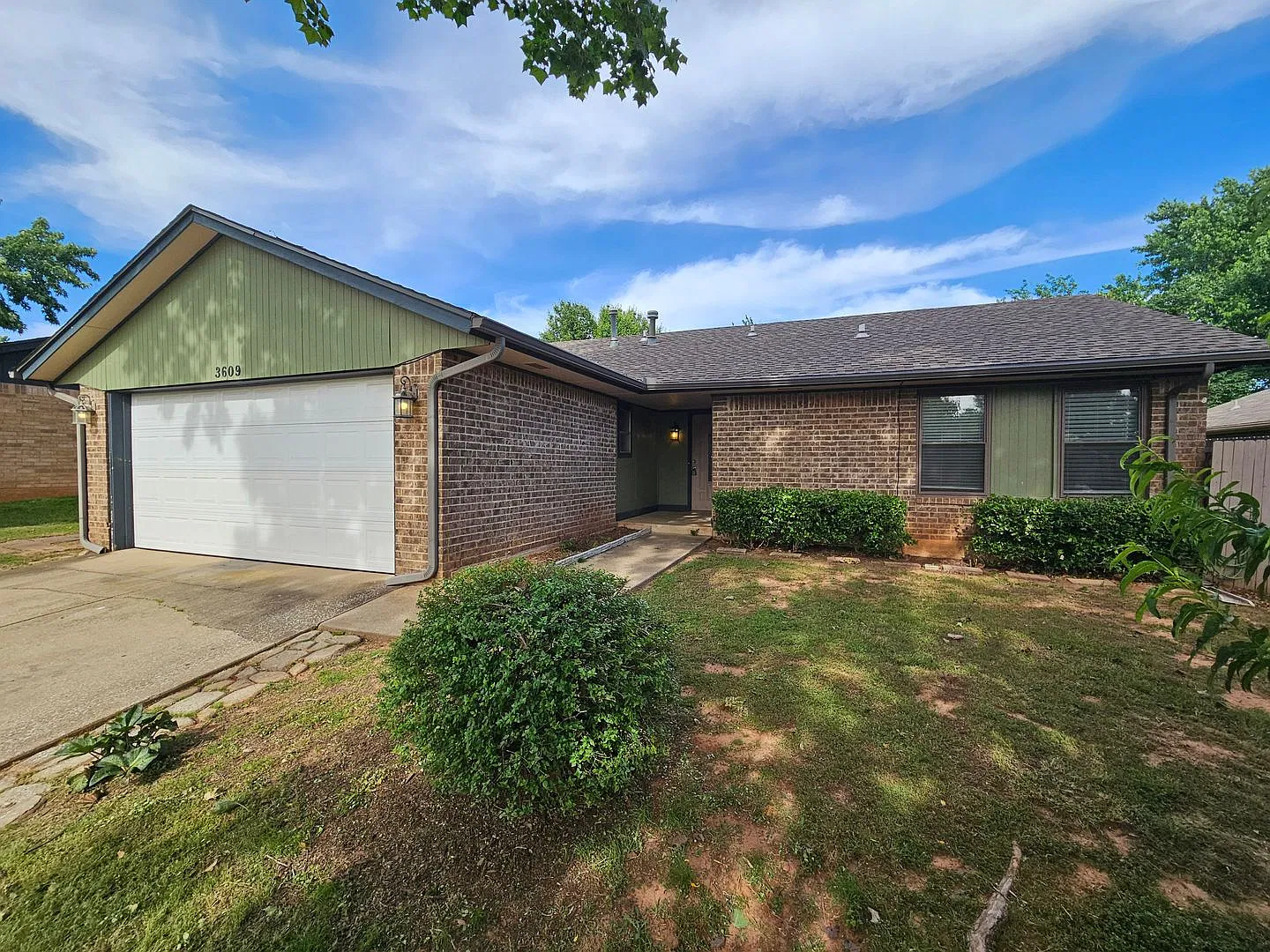 (3) Bed/(2) Bath in Eagle Cliff Addition! Pets Negotiable! — Photo 2