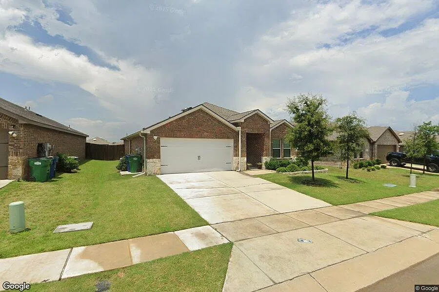 4 bed, 1669 sqft, $2,500 — Photo 2