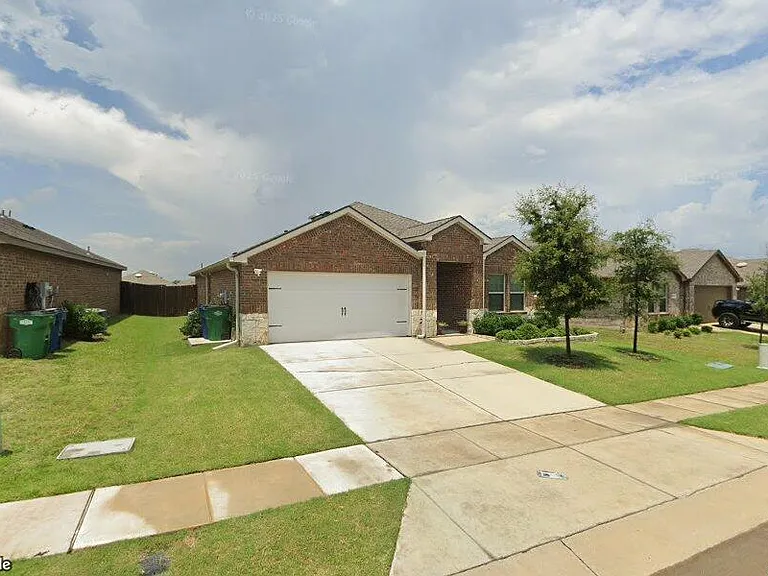 2339 French St — Photo 2