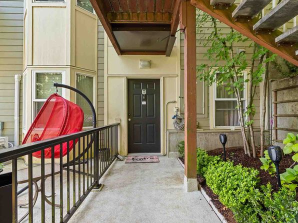 423 NW Uptown Ter UNIT 1B