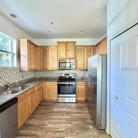 1122 Priory Cir — Photo 11