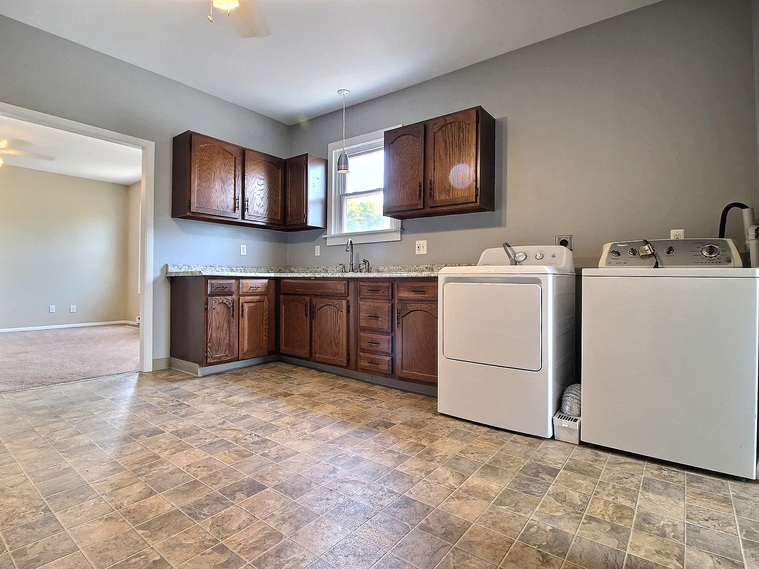 2 bed, 900 sqft, $2,000 — Photo 1