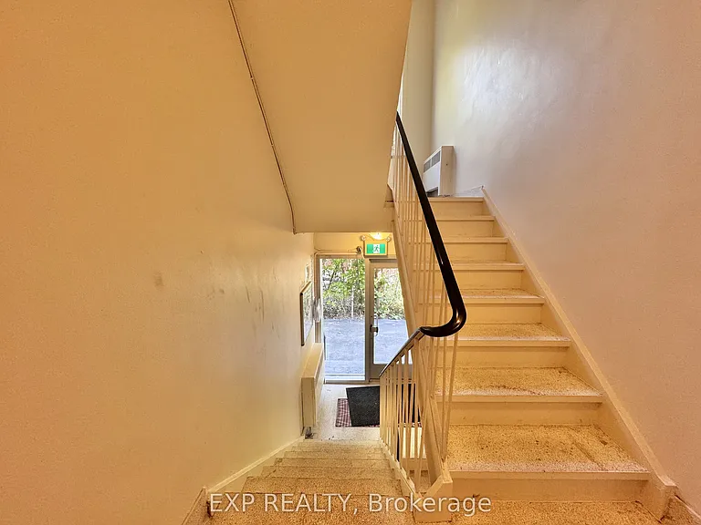 27 Paisley Blvd E #2 — Photo 2