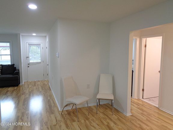 4th image of 62 Keene Street