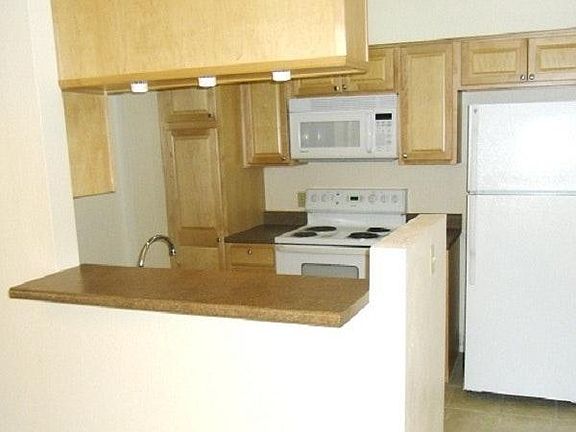 Recently Remodeled Kitchen w/ Breakfast Bar