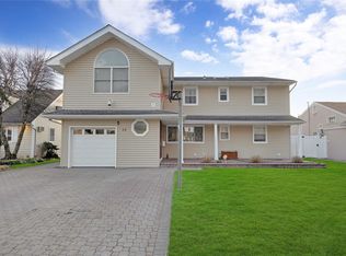 24 Saddle Rock Rd, Valley Stream, NY 11581