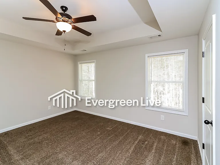 215 Cynthia Ct — Photo 4
