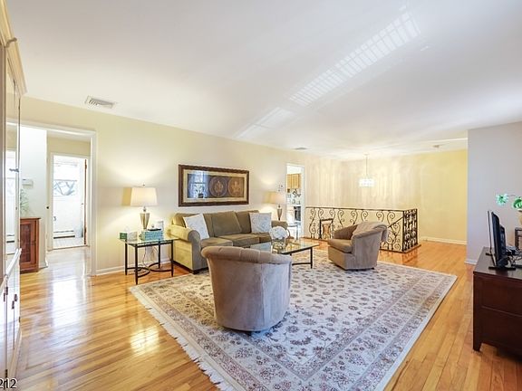 4th image of 68 Colgate Ave
