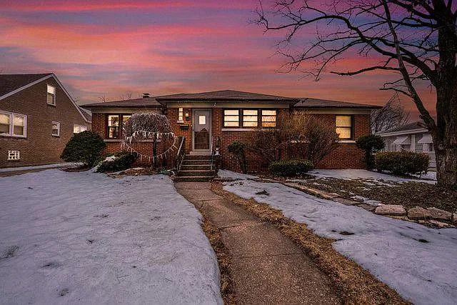 18046 Wentworth Ave photo 1