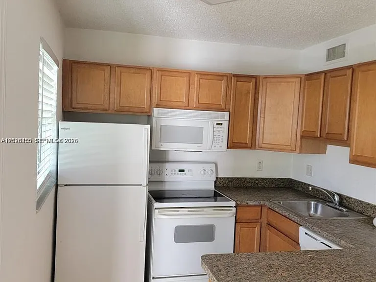 2660 NE 8th Ave #107 — Photo 6