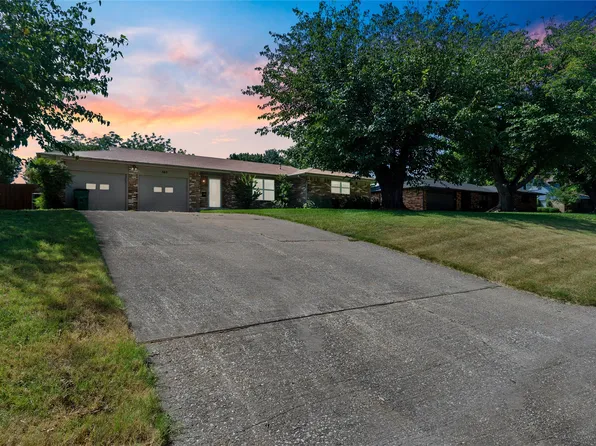 505 Galia St, Bowie, TX 76230
