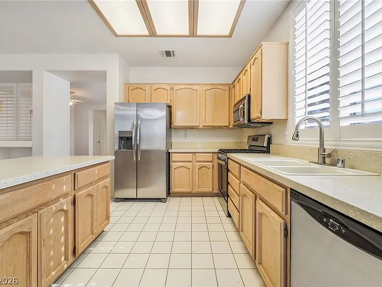 499 Elm Hollow Ct — Photo 17