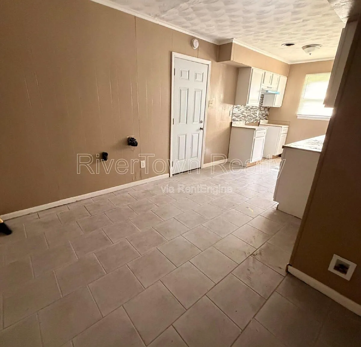 4 bed, 1.0 bath, 1307 sqft, $1,095 — Photo 3