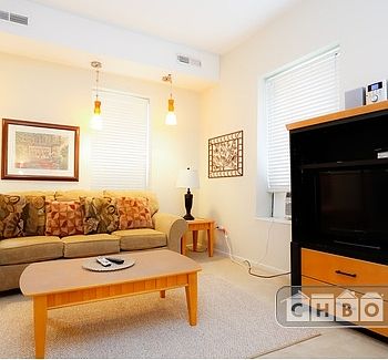 2nd image of 1726 N Sedgwick St #2R