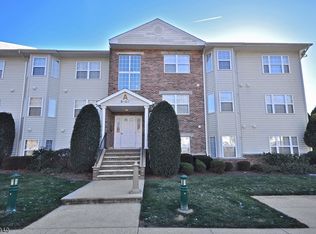 8 Mountain View Ct, Riverdale, NJ 07457