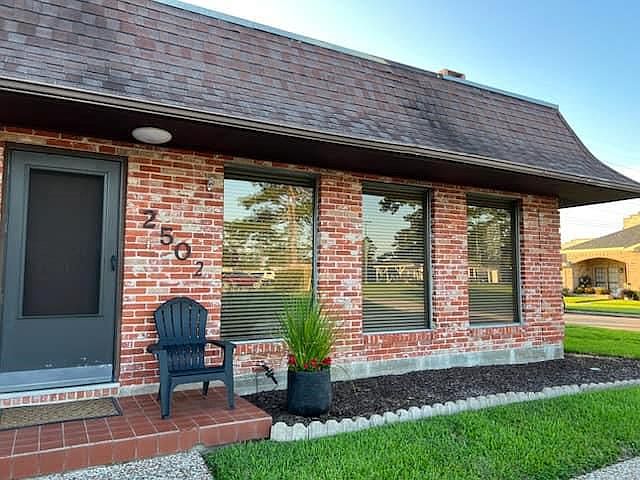 1st image of 2502 Country Club Dr