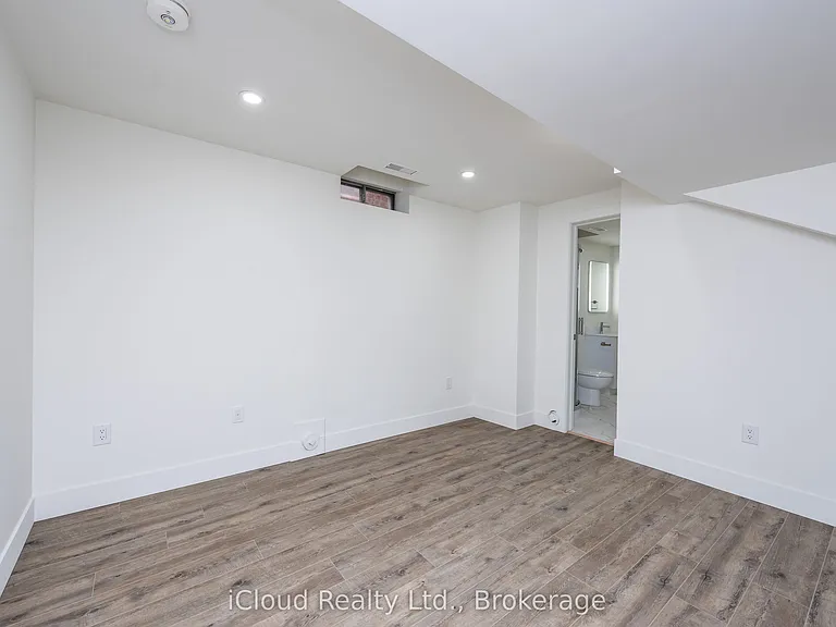 899 Boyer Blvd #LOWER LEVEL — Photo 17