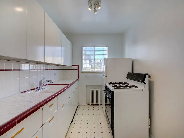 480 S Vine St — Photo 18