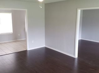 306 Edgewater St, Clute, TX 77531