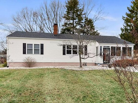 2nd image of 1403 Crestview Dr