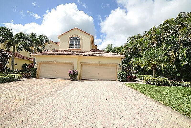 FRONT OF CONDO