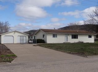 1609 E Campion Blvd, Prairie Du Chien, WI 53821