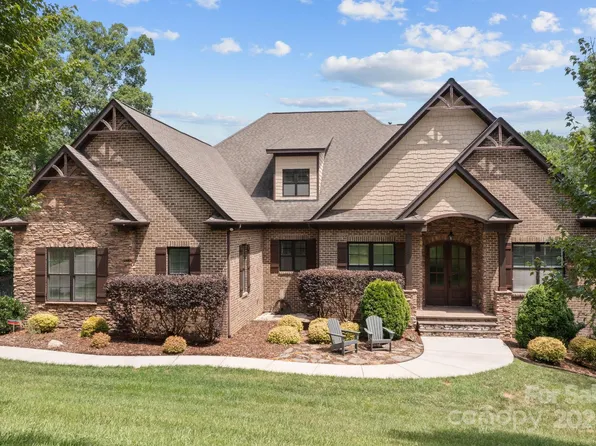 132 Montclair Dr, Mooresville, NC 28117
