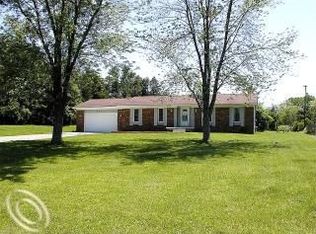 9374 Bennett Lake Rd, Fenton, MI 48430