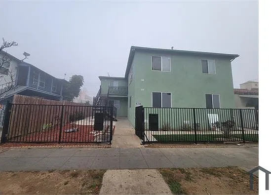 945 Leonard Pl — Photo 1