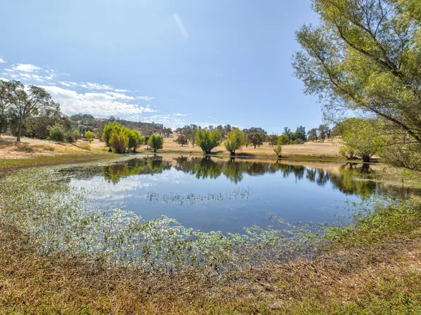 5065 Messing Rd, Burson, CA 95225