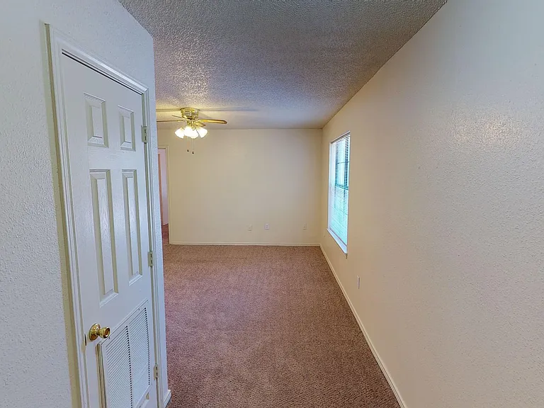 515 W Mulberry St — Photo 15