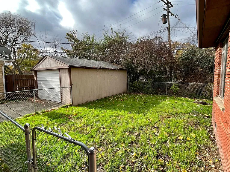 24091 Dante St — Photo 12