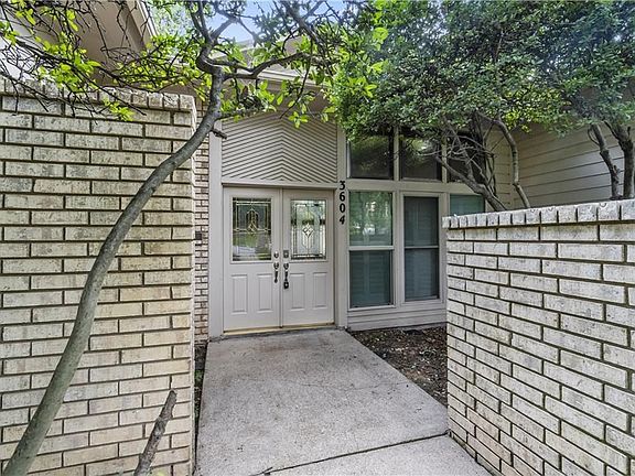 2nd image of 3604 Yachtclub Dr