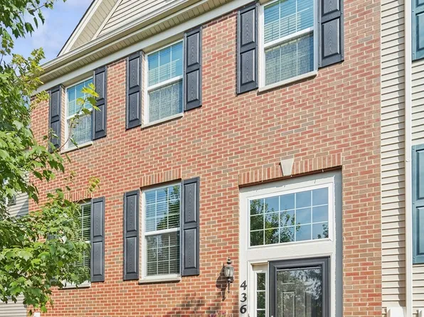 436 Town Center Blvd, Gilberts, IL 60136