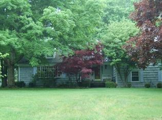 230 Towne House Rd, Fairfield, CT 06824