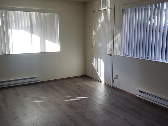 4th image of 11023 Greenwood Ave N #1X1