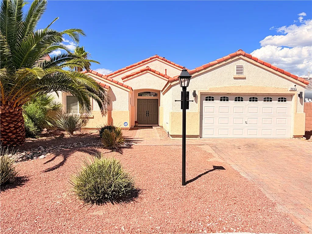 4 bed, 2.0 bath, 1814 sqft, $2,230 — Photo 1