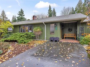 454 Crescent Rd W, Qualicum Beach, BC V9K 1J5