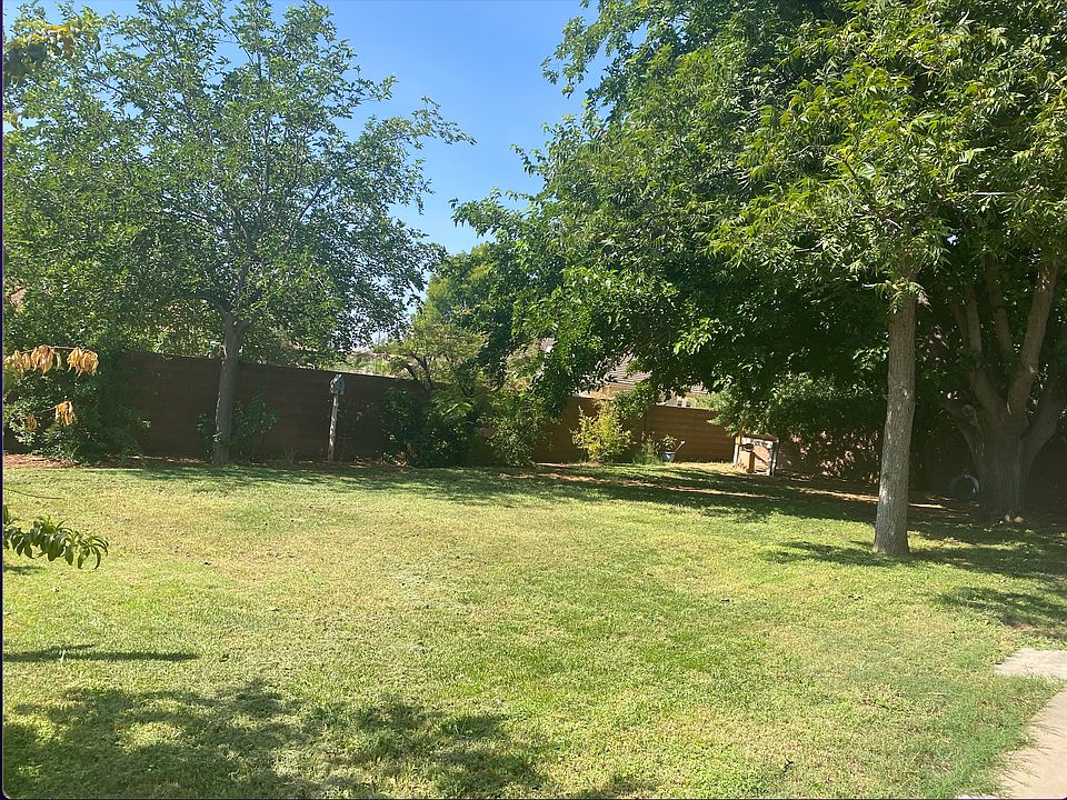 2nd image of 927 W Mariposa Cir