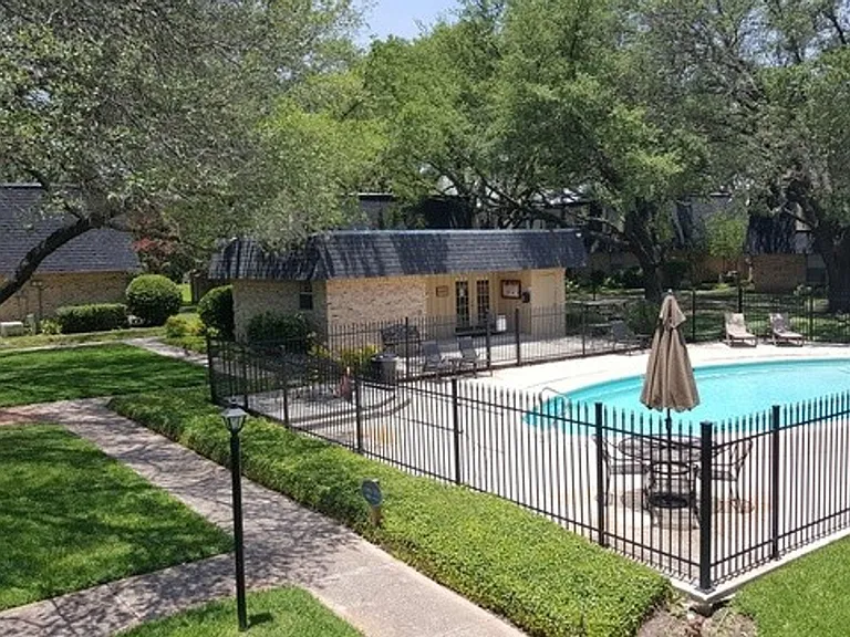 Oak View Apartments — Photo 3