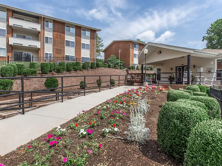 Windsor Hills Apartments — Photo 11