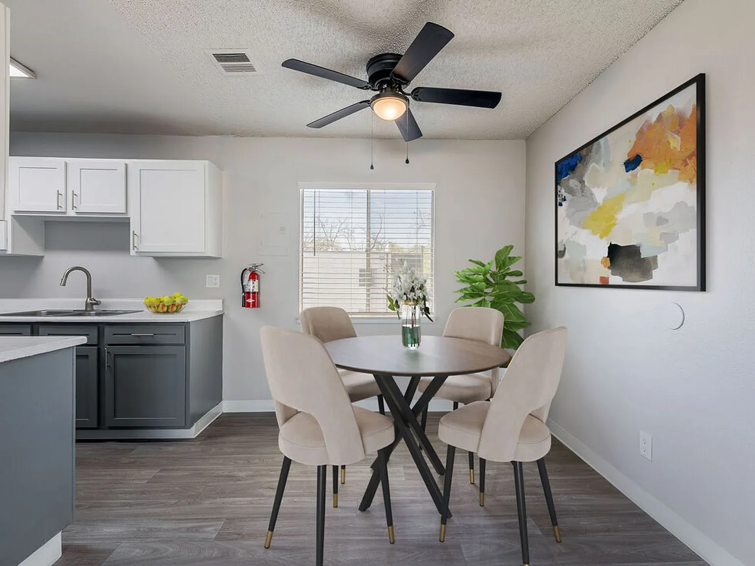 HALF MONTH FREE AT VALLEY APARTMENTS! — Photo 2