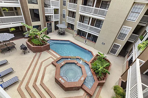 Lincoln Court Photo 1