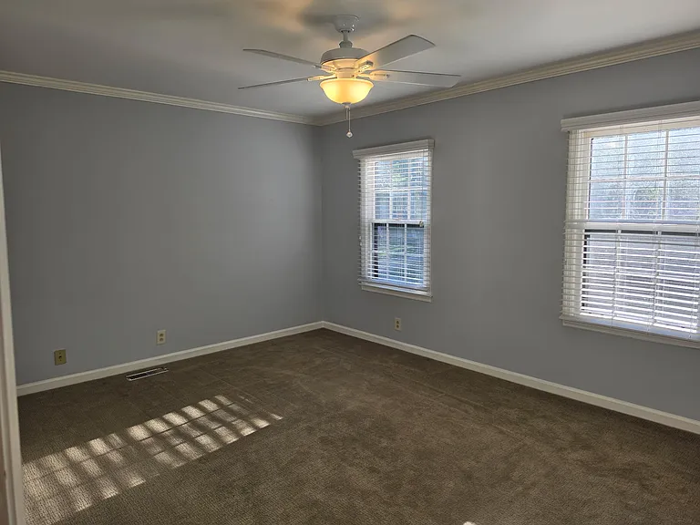 637 Sugartree Ln — Photo 21