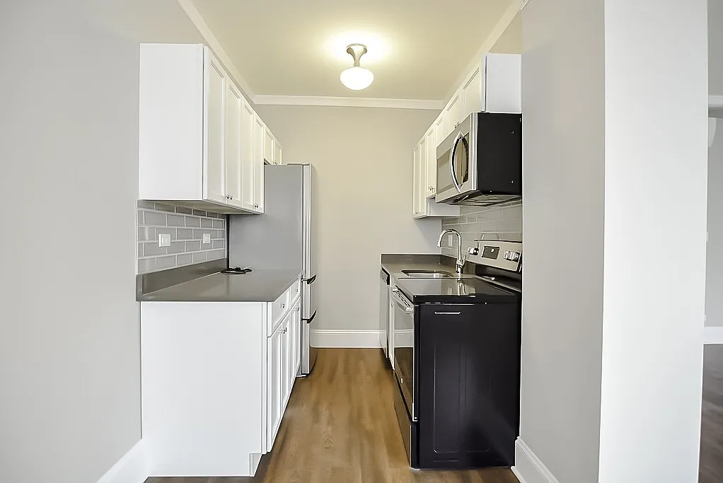 Building Photo - 817 W Lakeside Pl #116